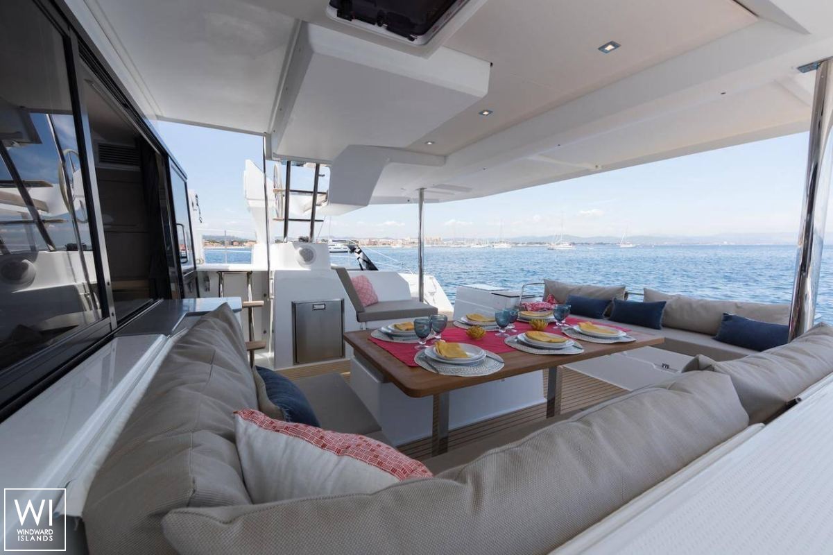 Dakota  Fountaine Pajot Saona 47 Interior 12