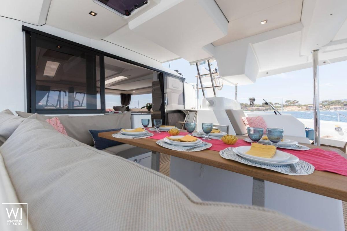 Dakota  Fountaine Pajot Saona 47 Interior 10