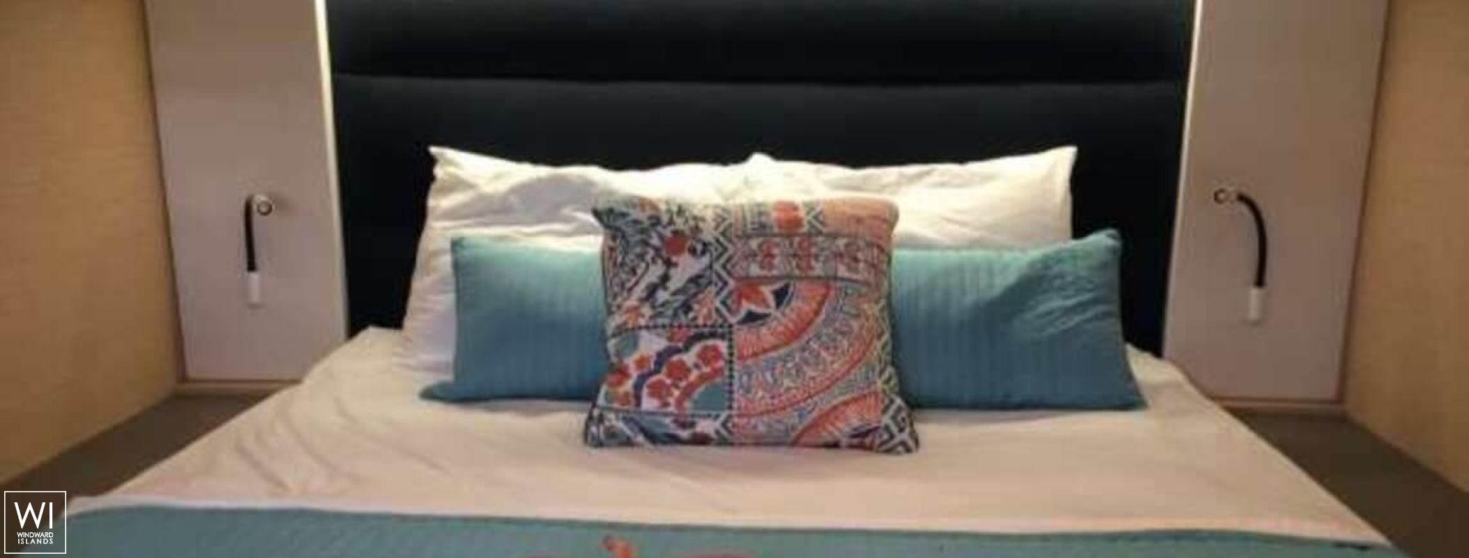 Tranquilo  Fountaine Pajot Saona 47 Interior 8