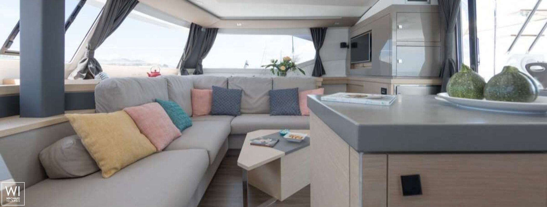 Tranquilo  Fountaine Pajot Saona 47 Interior 10