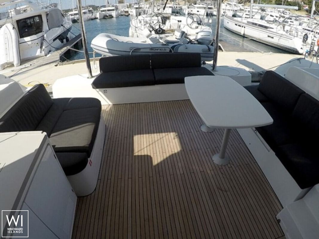 Zuzo 1st  Lagoon Catamaran Lagoon 50 Interior 1