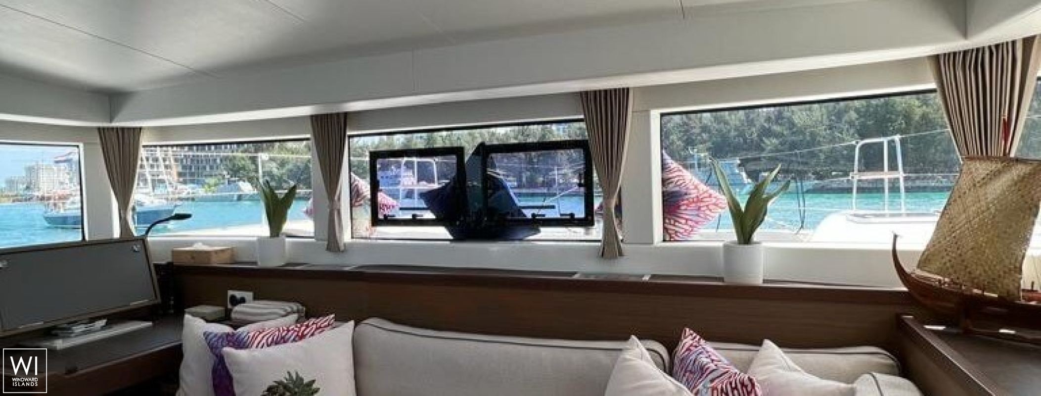 Solrise  Lagoon Catamaran Lagoon 40 Interior 15