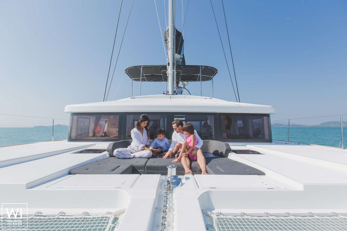 BLUE MOON  Lagoon Catamaran Lagoon 52 Exterior 5