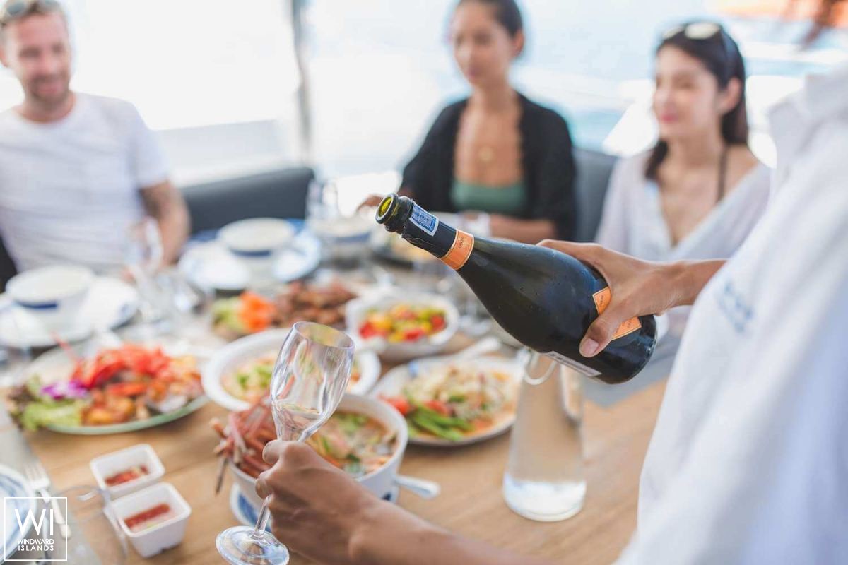 BLUE MOON  Lagoon Catamaran Lagoon 52 Interior 11