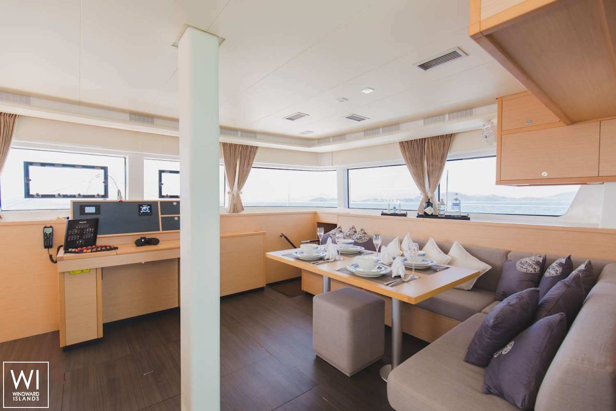 BLUE MOON  Lagoon Catamaran Lagoon 52 Interior 13