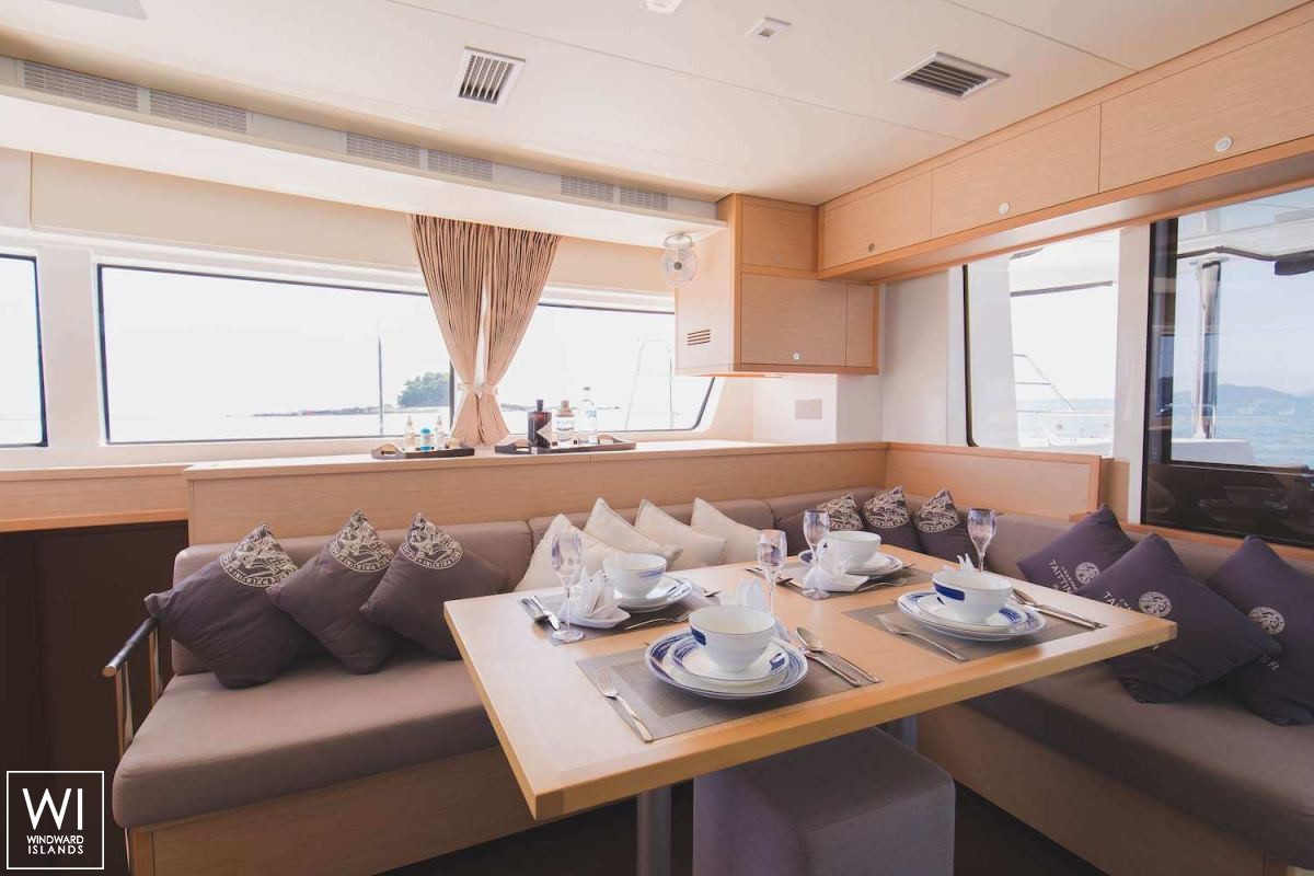 BLUE MOON  Lagoon Catamaran Lagoon 52 Interior 14