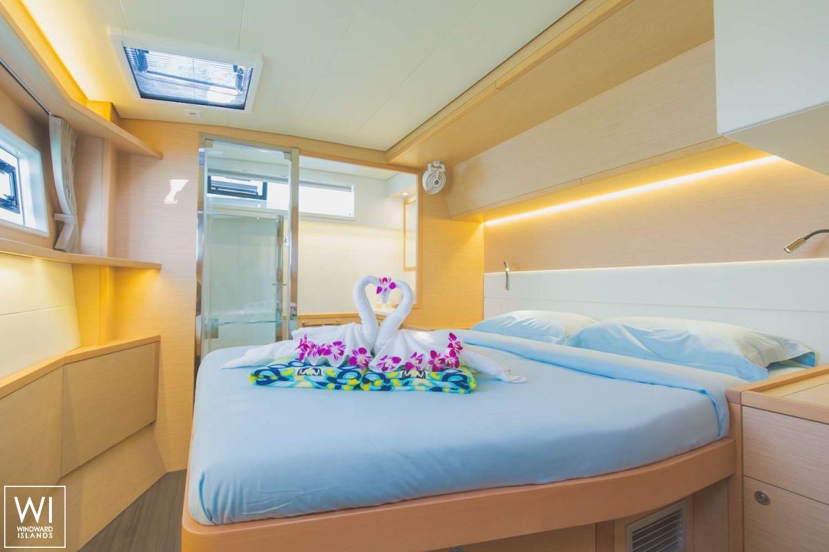BLUE MOON  Lagoon Catamaran Lagoon 52 Interior 15