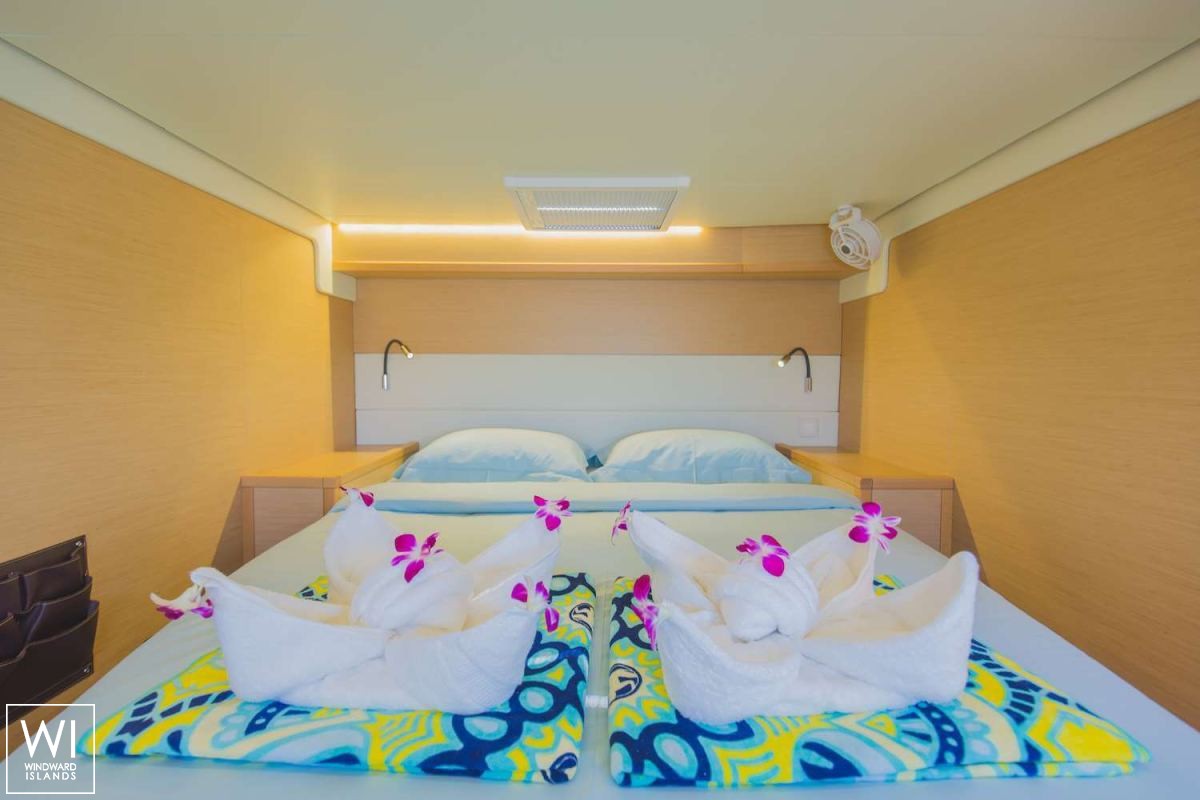 BLUE MOON  Lagoon Catamaran Lagoon 52 Interior 9