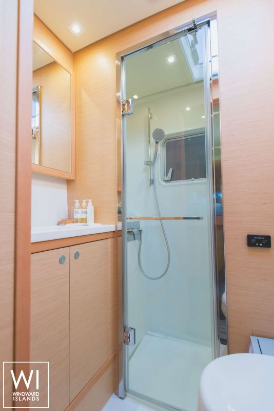 BLUE MOON  Lagoon Catamaran Lagoon 52 Interior 16