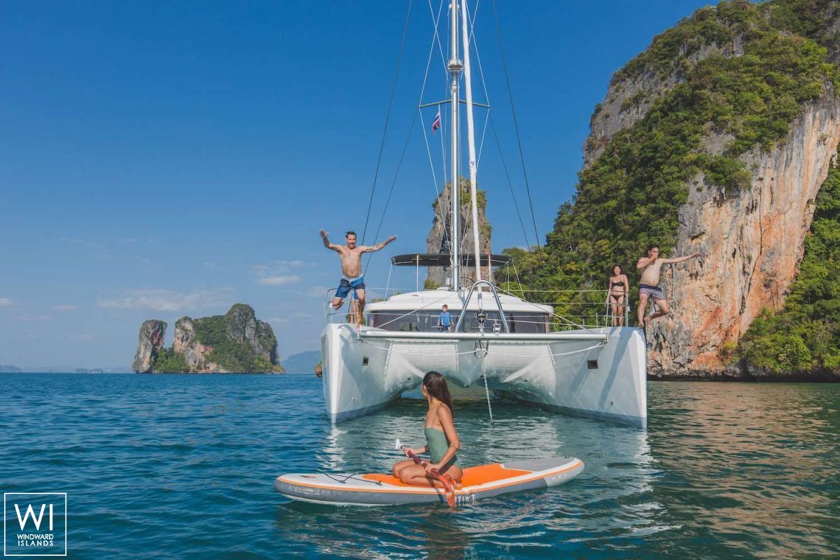 BLUE MOON  Lagoon Catamaran Lagoon 52 Exterior 2