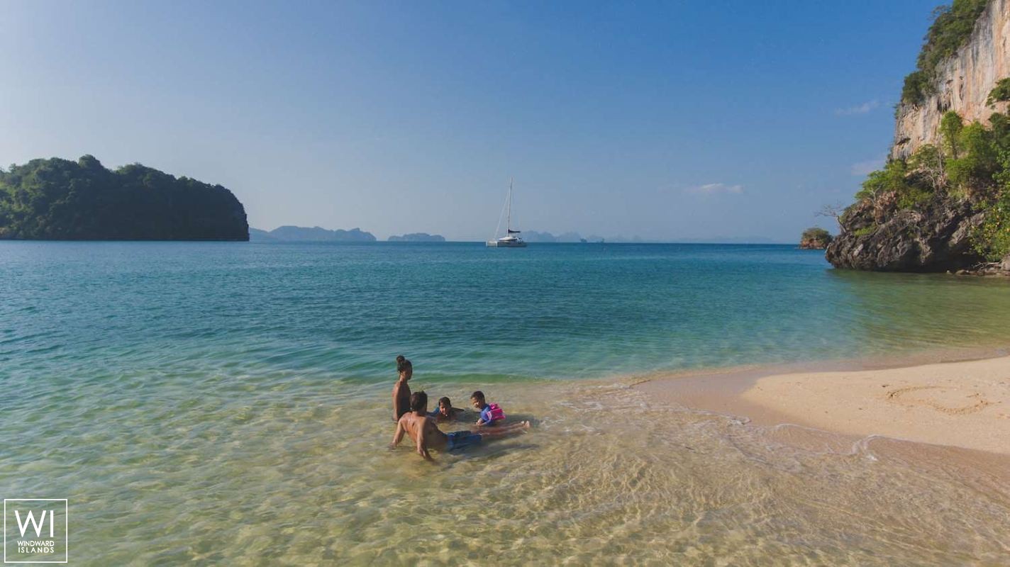 BLUE MOON  Lagoon Catamaran Lagoon 52 Exterior 6