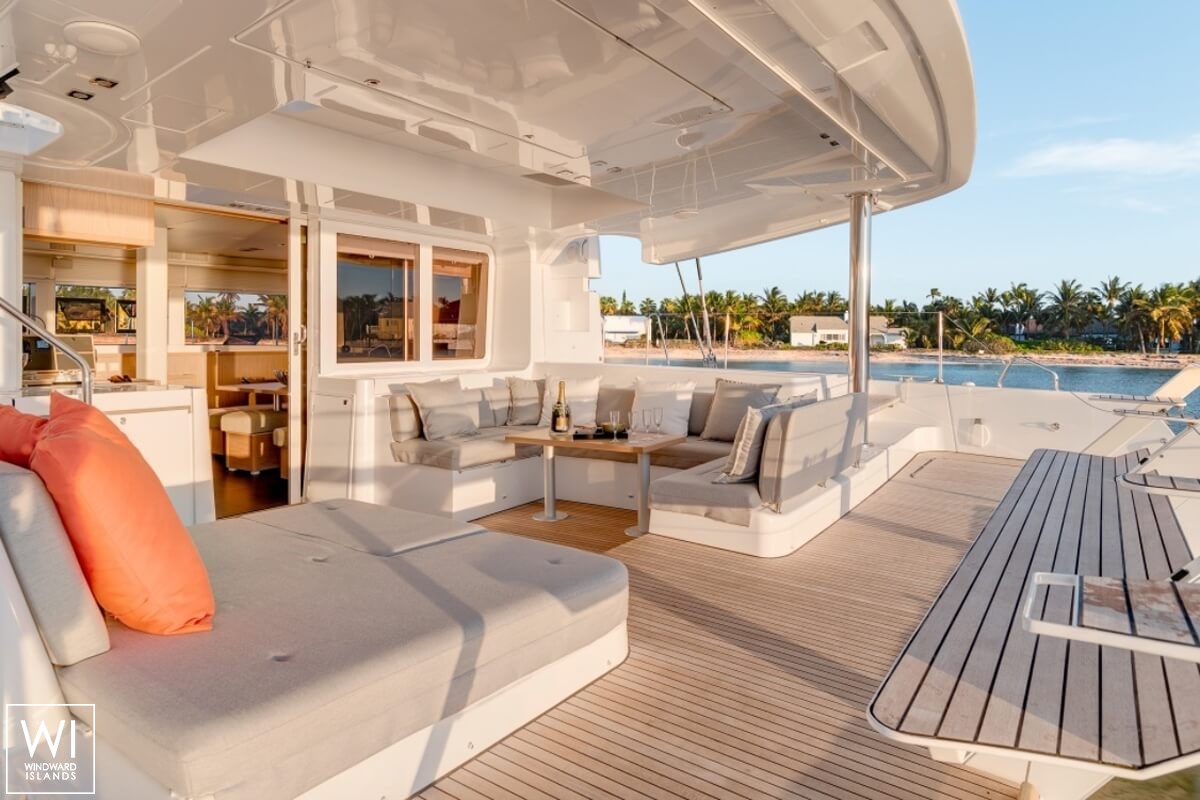 Summertime  Lagoon Catamaran Lagoon 52 Interior 1