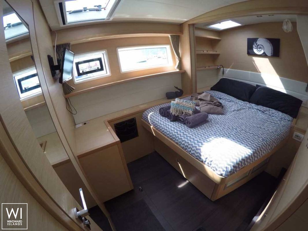 Summertime  Lagoon Catamaran Lagoon 52 Interior 1