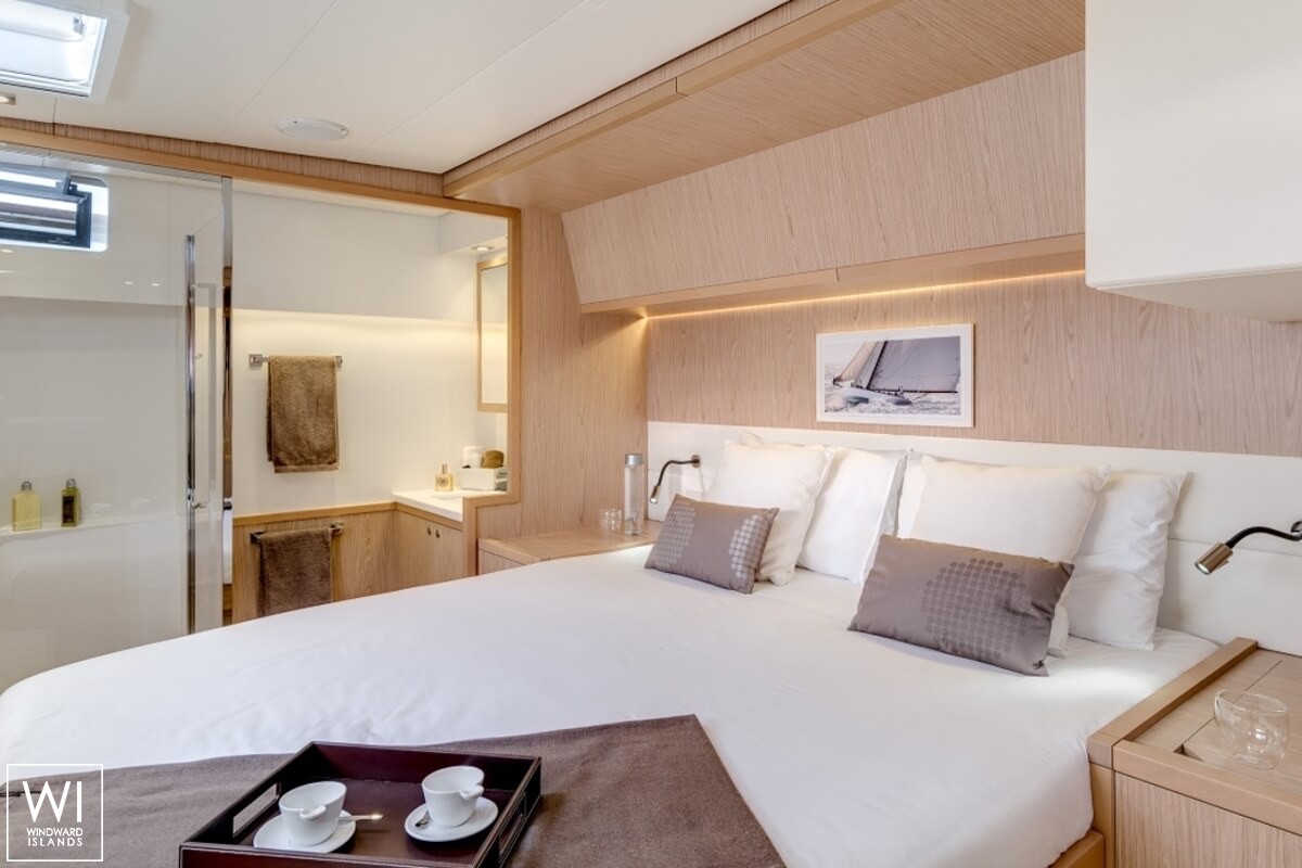 Summertime  Lagoon Catamaran Lagoon 52 Interior 1