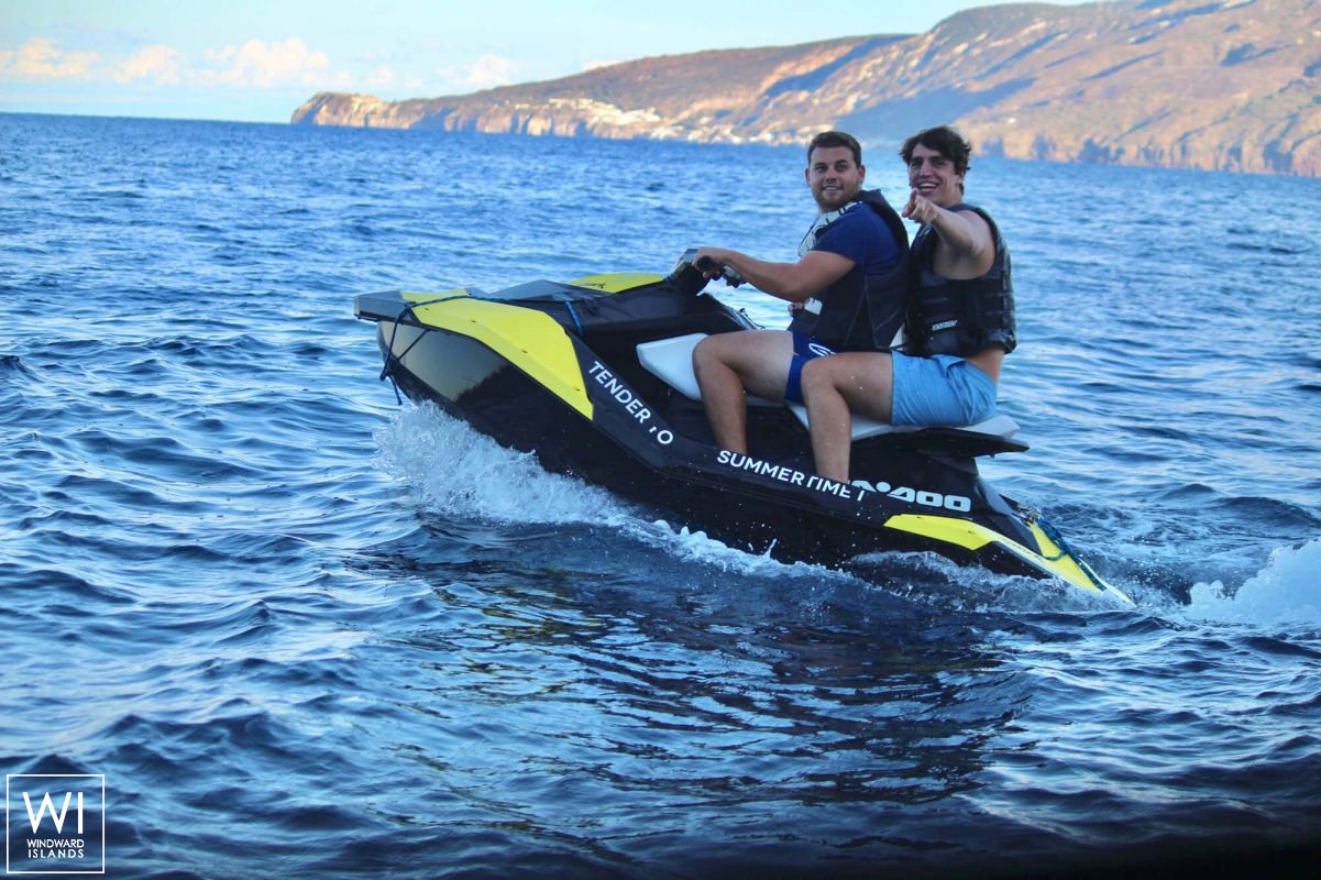 Summertime  Lagoon Catamaran Lagoon 52 Interior 1