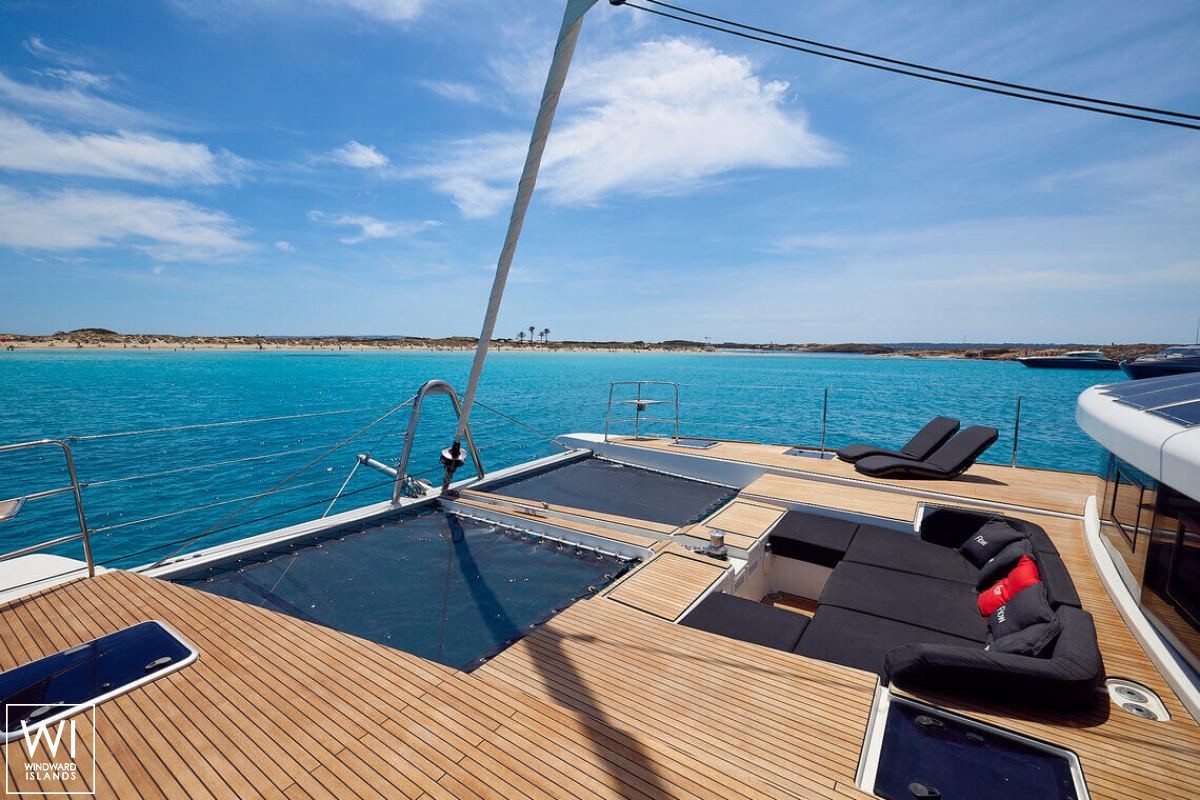 FLOW  Lagoon Catamaran Lagoon 52 Exterior 4