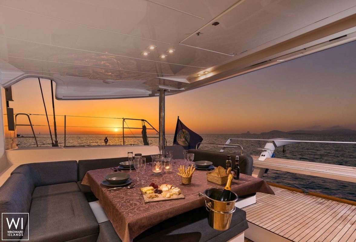 FLOW  Lagoon Catamaran Lagoon 52 Exterior 9
