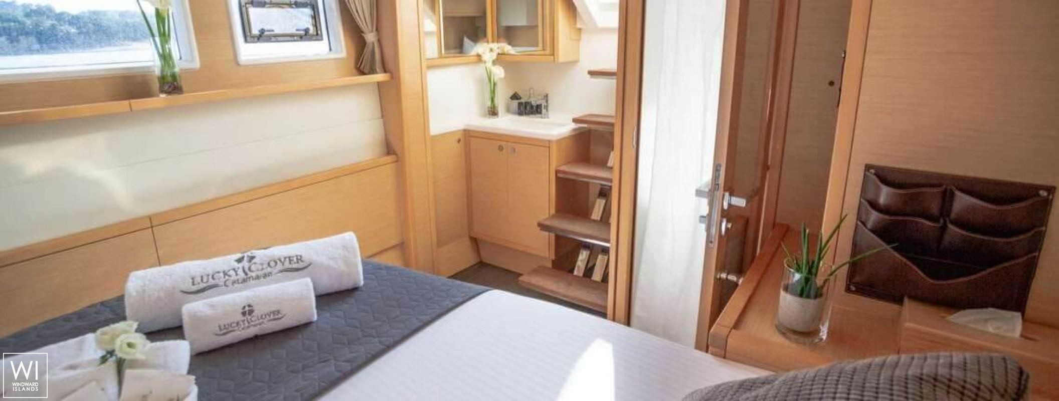 Lucky Clover  Lagoon Catamaran Lagoon 52 Interior 24
