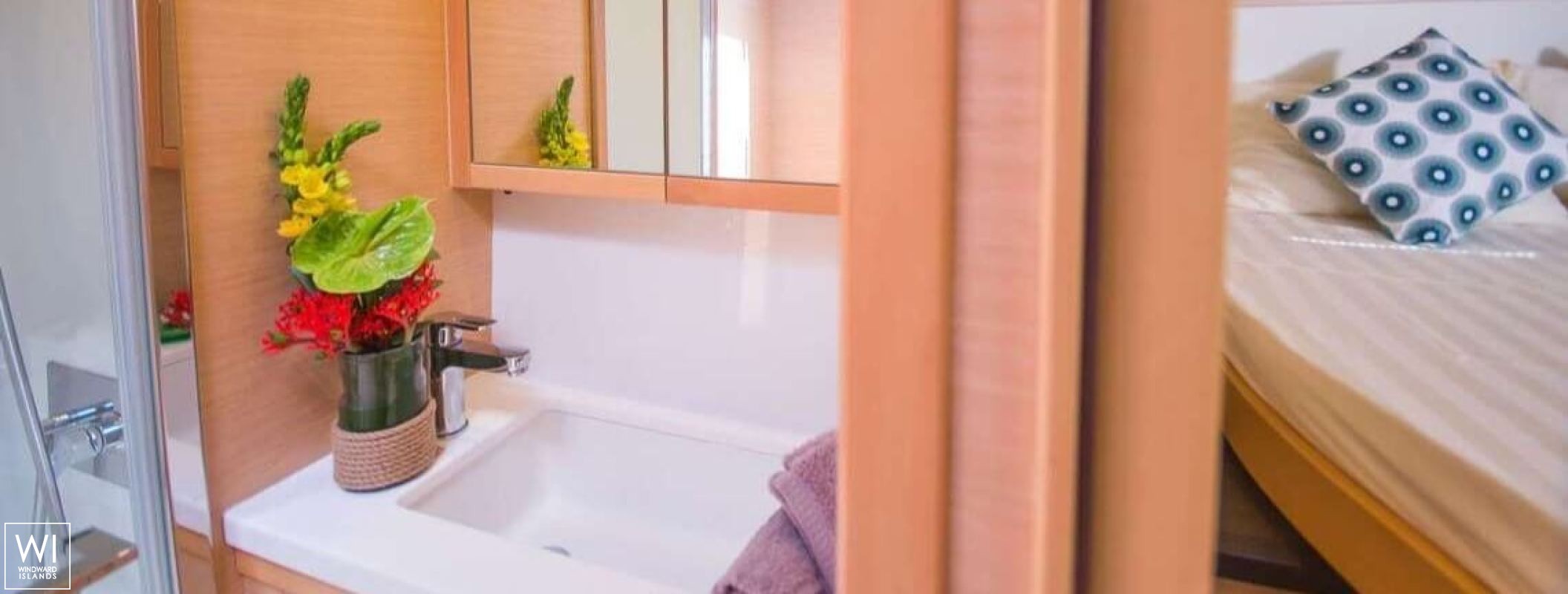 Lucky Clover  Lagoon Catamaran Lagoon 52 Interior 27