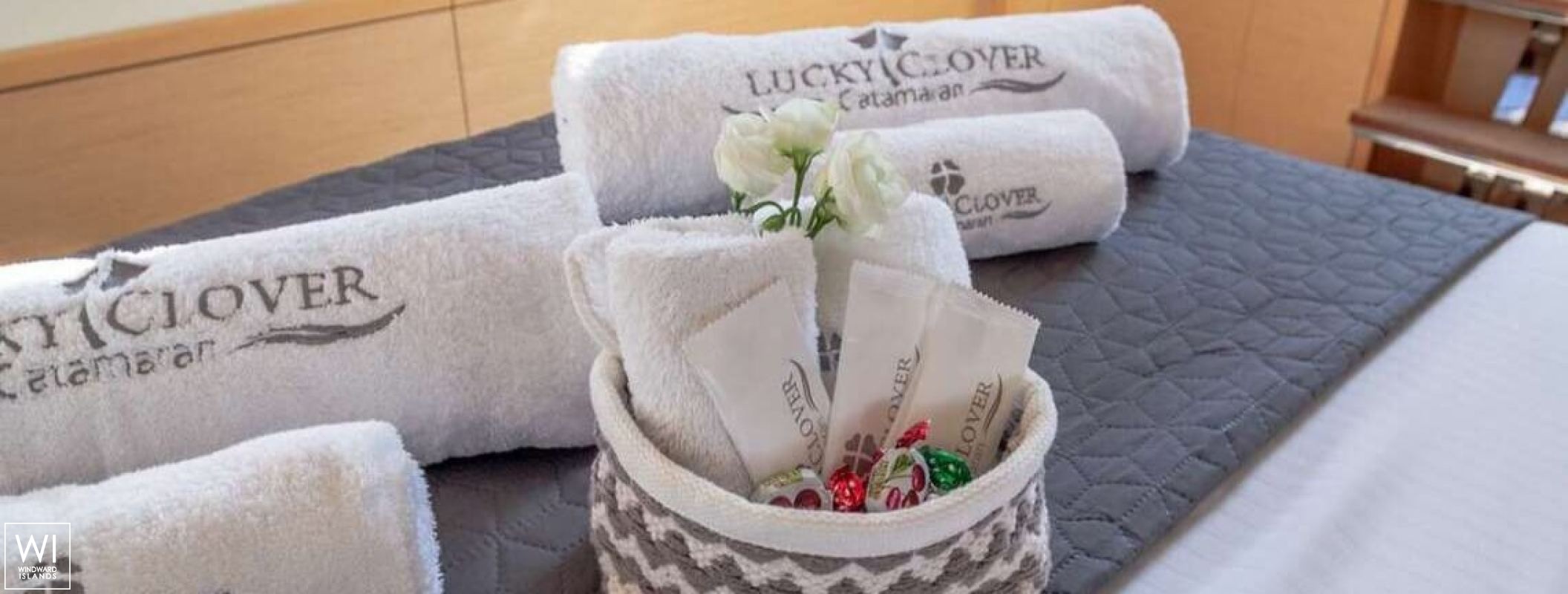 Lucky Clover  Lagoon Catamaran Lagoon 52 Interior 28