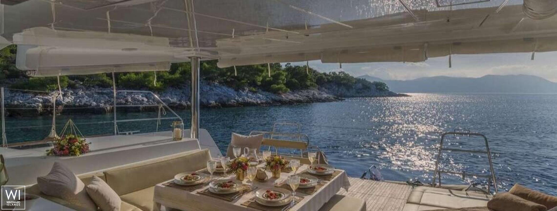 FLO  Lagoon Catamaran Lagoon 52 Exterior 2