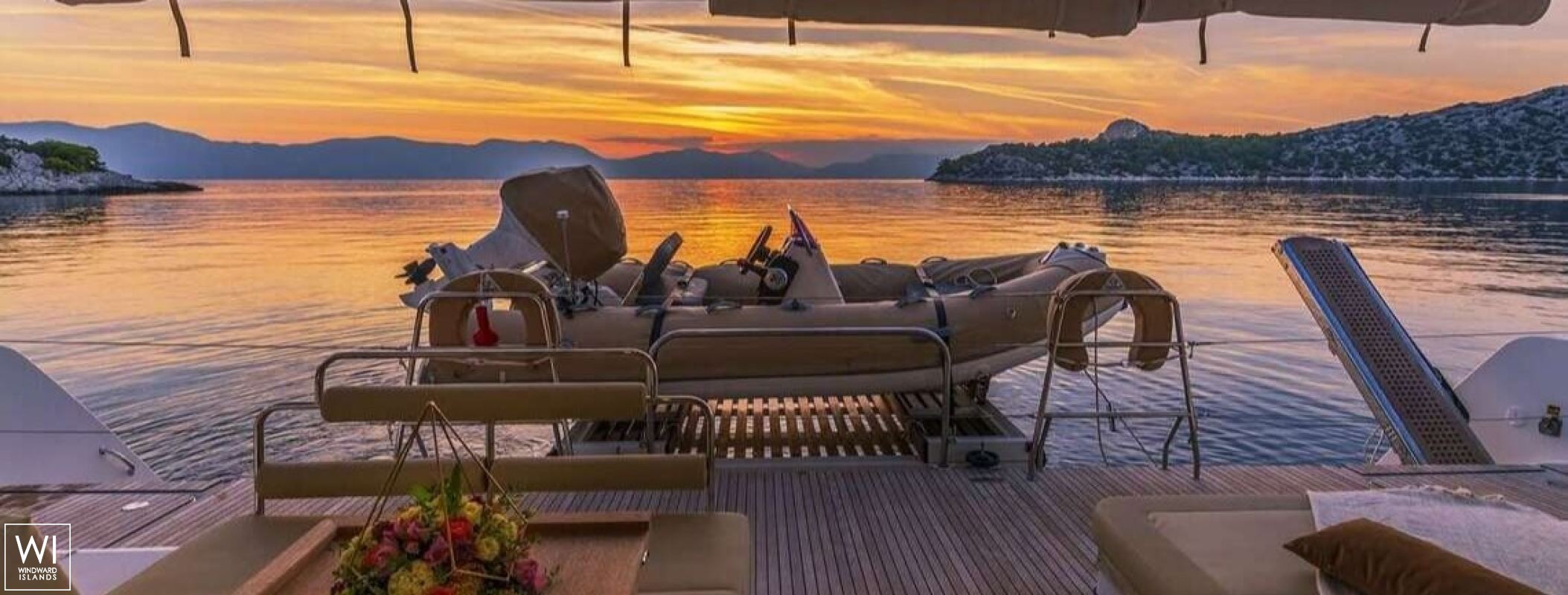 FLO  Lagoon Catamaran Lagoon 52 Exterior 4