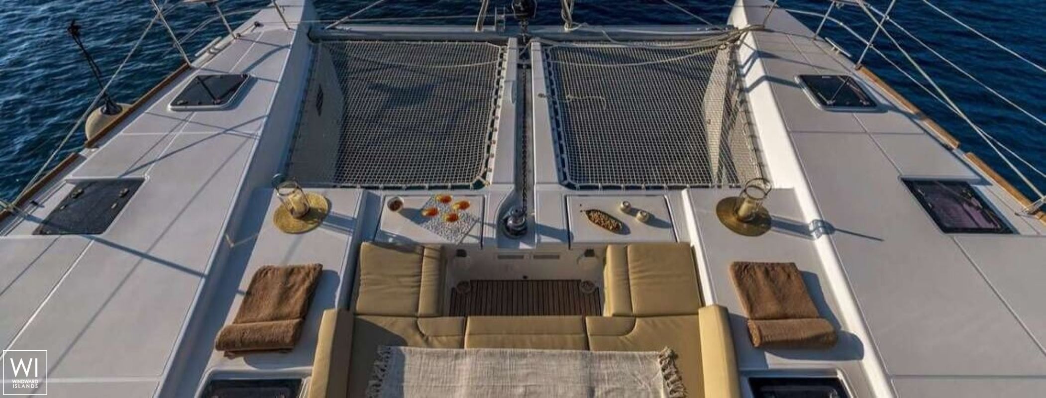 FLO  Lagoon Catamaran Lagoon 52 Exterior 5