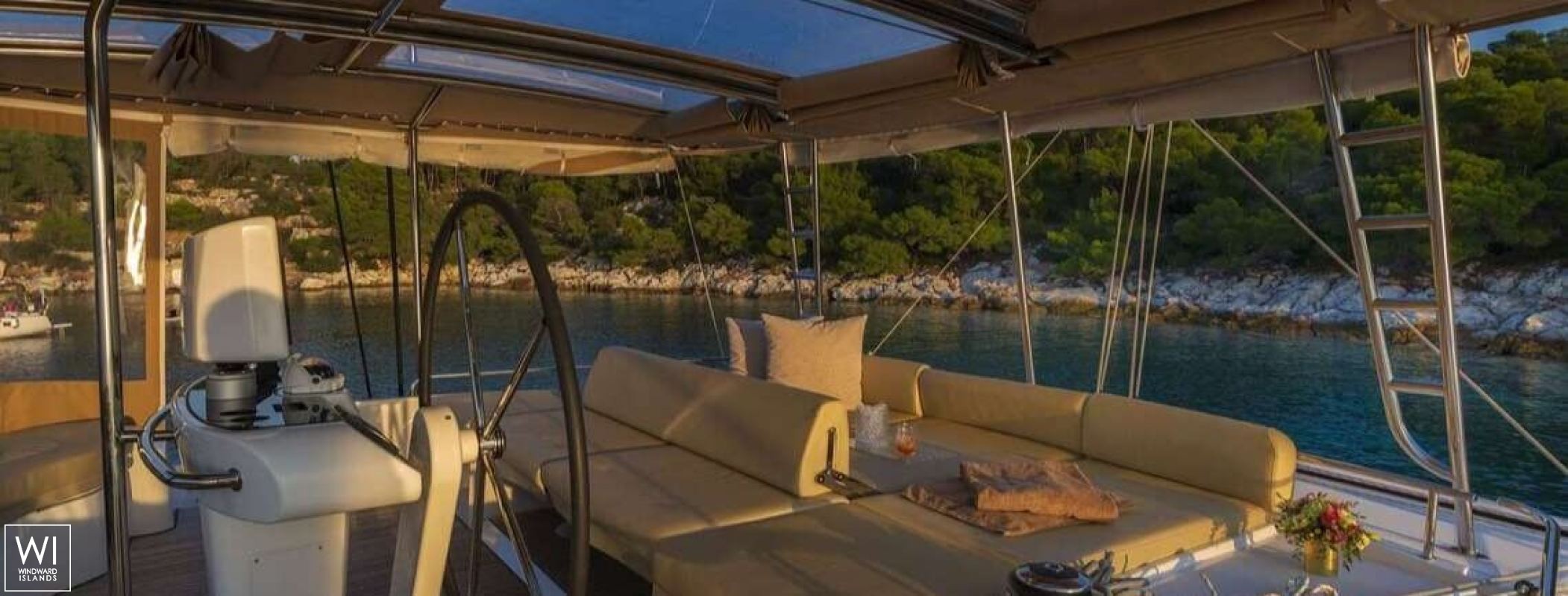 FLO  Lagoon Catamaran Lagoon 52 Exterior 7