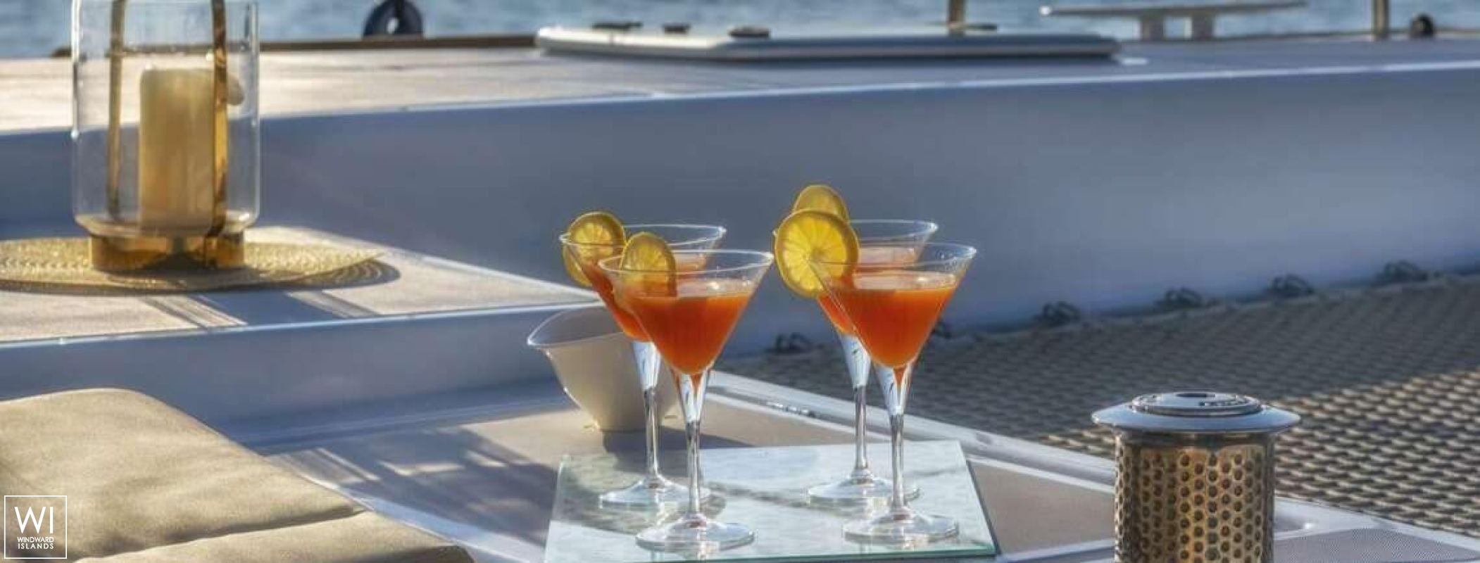 FLO  Lagoon Catamaran Lagoon 52 Exterior 10