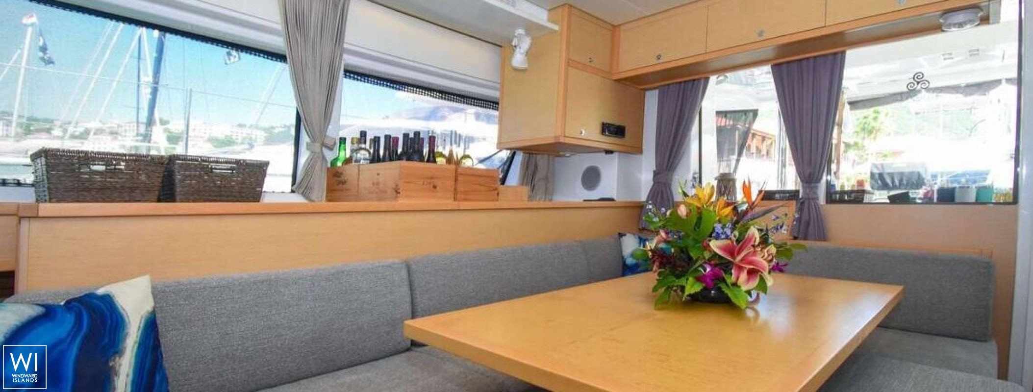 SHANGRI LA   Lagoon Catamaran Lagoon 52 Interior 10
