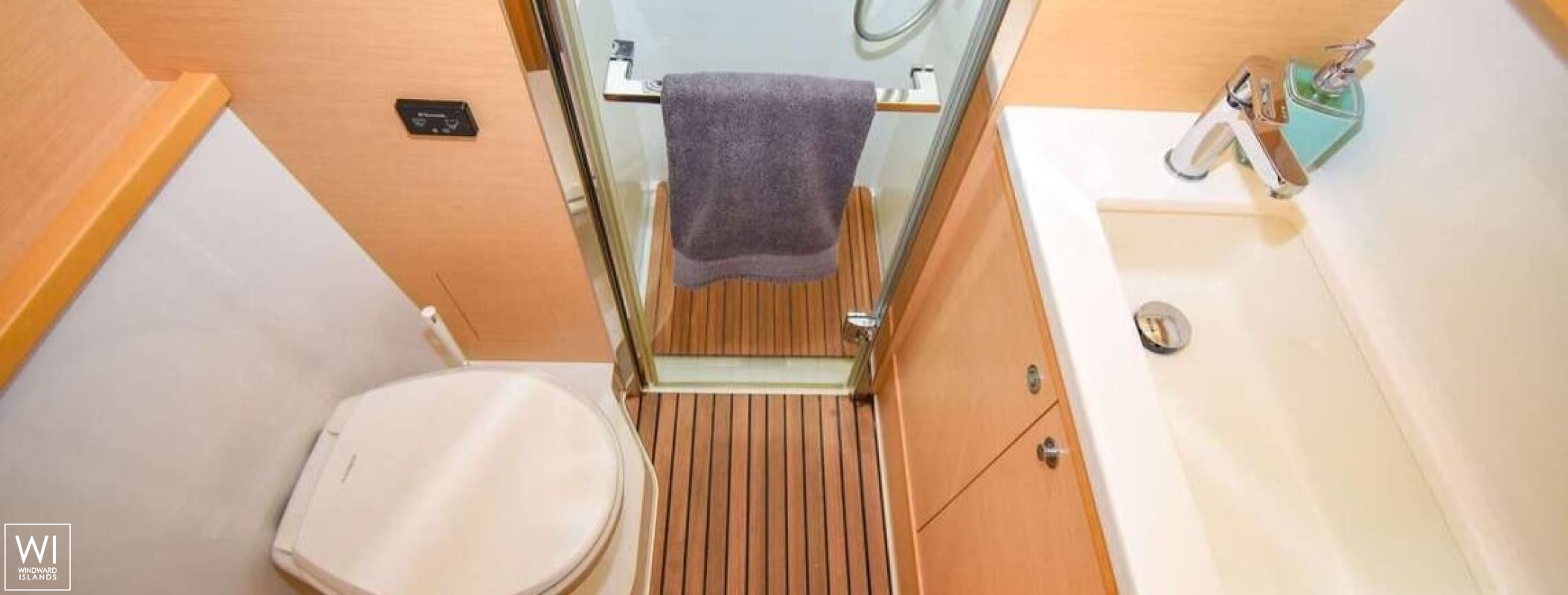 SHANGRI LA   Lagoon Catamaran Lagoon 52 Interior 19