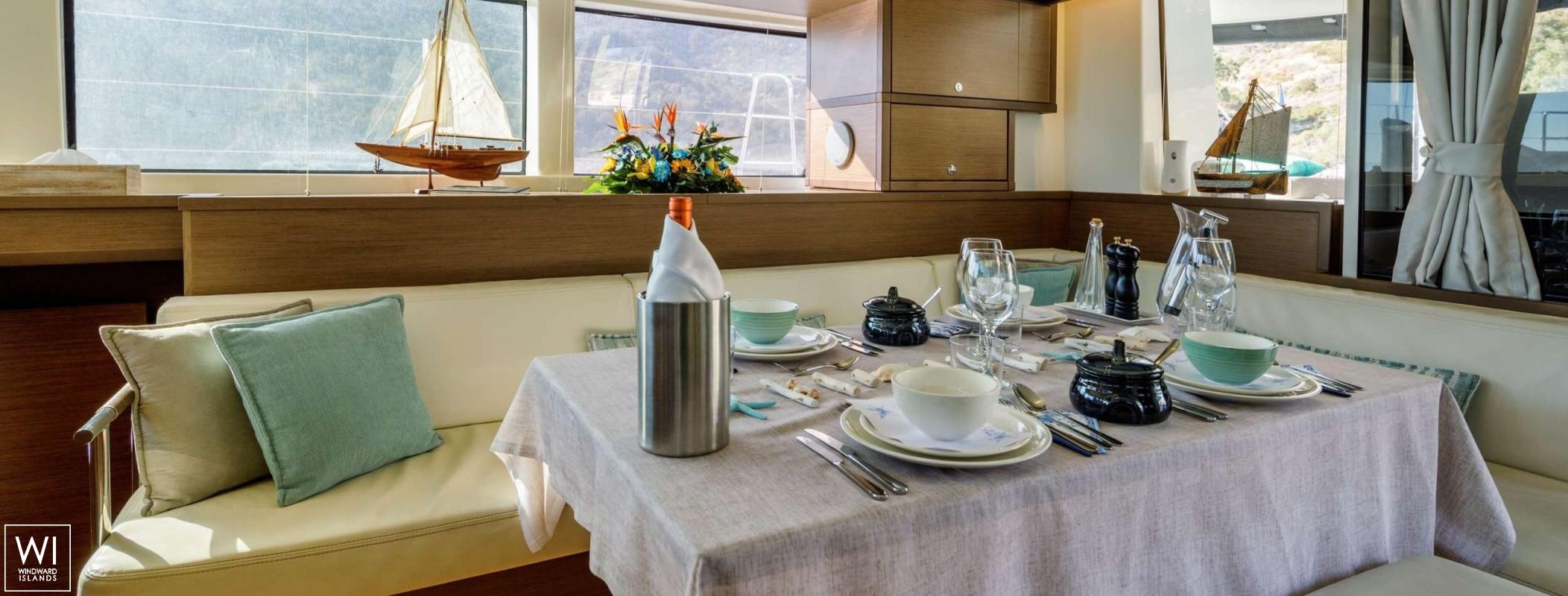 Elvira 52  Lagoon Catamaran Lagoon 52 Interior 11