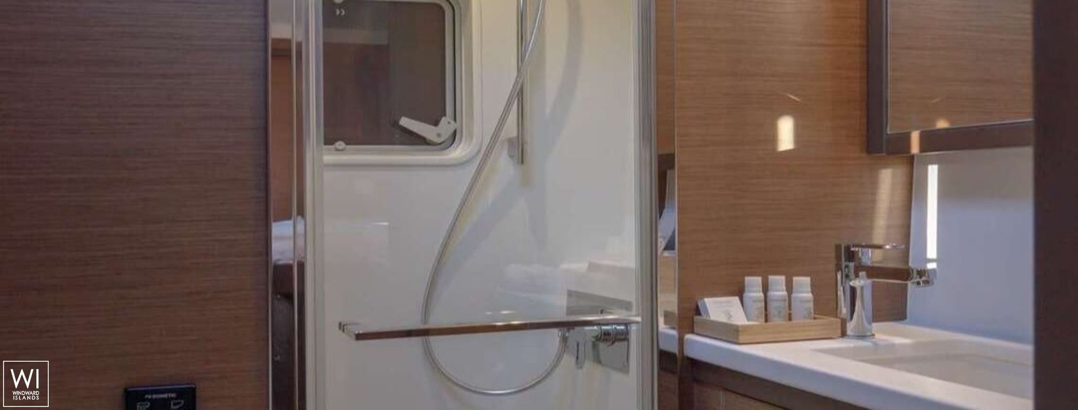 ONEIDA  Lagoon Catamaran Lagoon 52 Interior 15