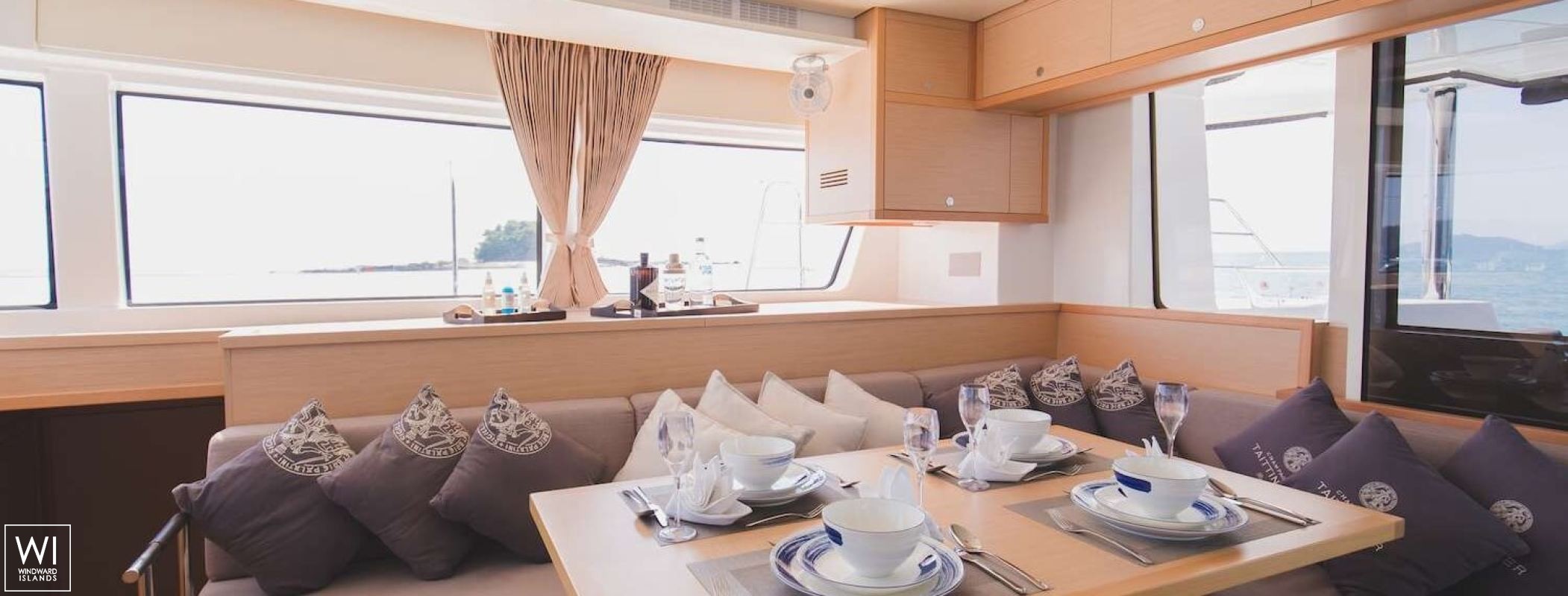 BLUE MOON  Lagoon Catamaran Lagoon 52 Interior 13