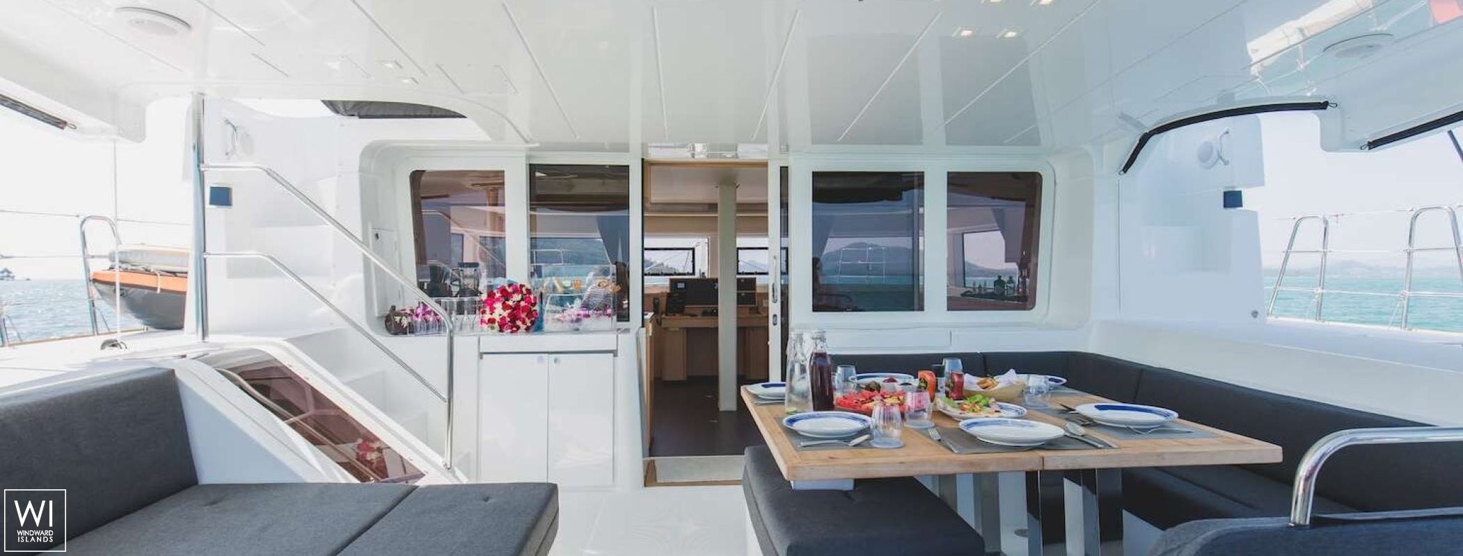 BLUE MOON  Lagoon Catamaran Lagoon 52 Exterior 4