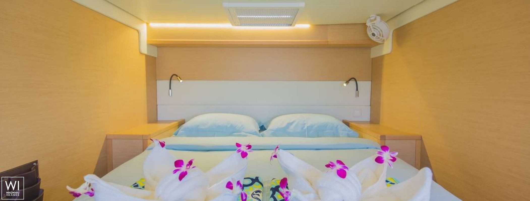 BLUE MOON  Lagoon Catamaran Lagoon 52 Interior 15