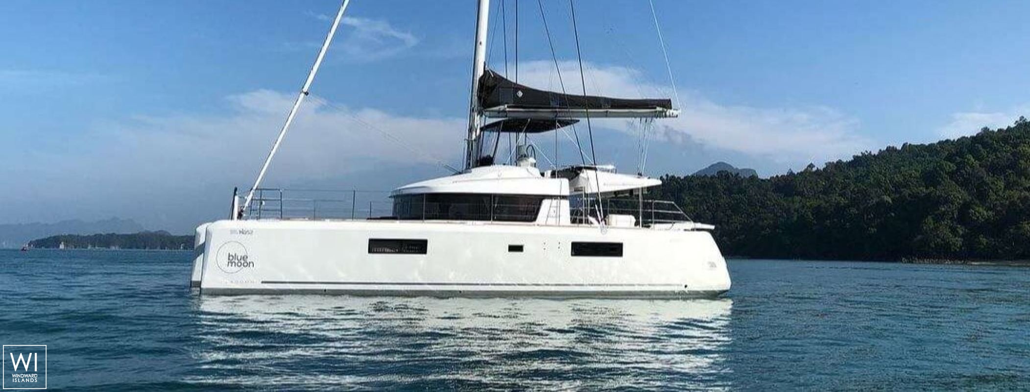 BLUE MOON  Lagoon Catamaran Lagoon 52 Exterior 2