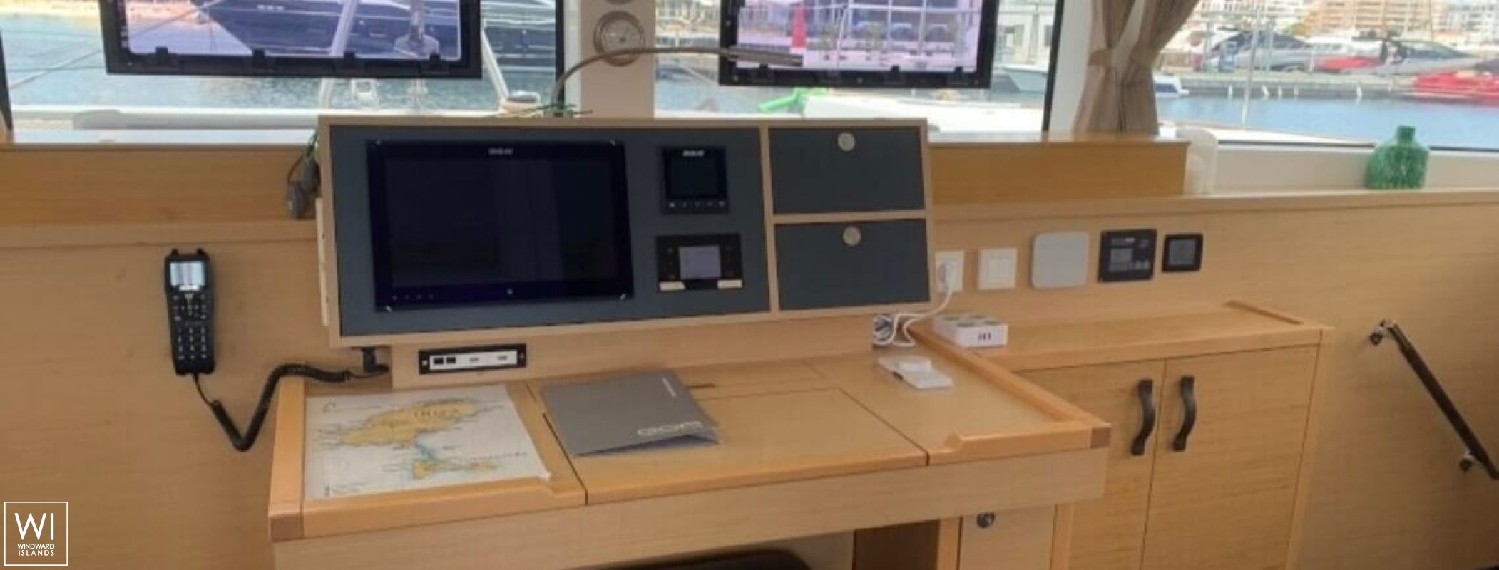 GOA 10  Lagoon Catamaran Lagoon 52 Interior 17