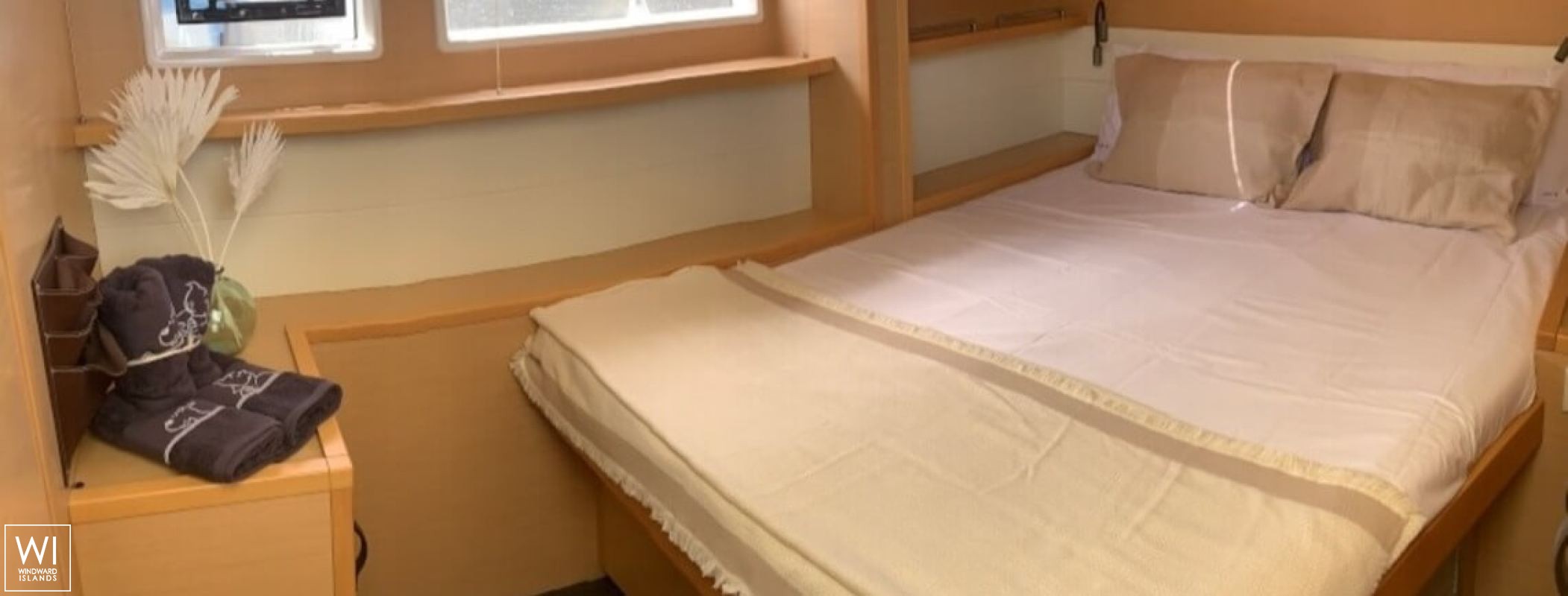 GOA 10  Lagoon Catamaran Lagoon 52 Interior 21