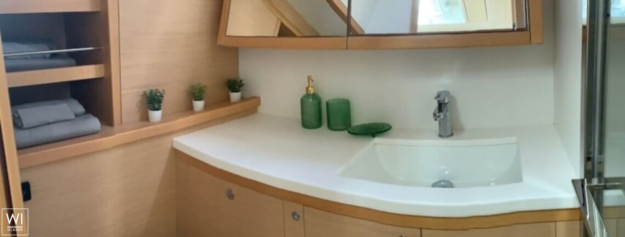 GOA 10  Lagoon Catamaran Lagoon 52 Interior 22