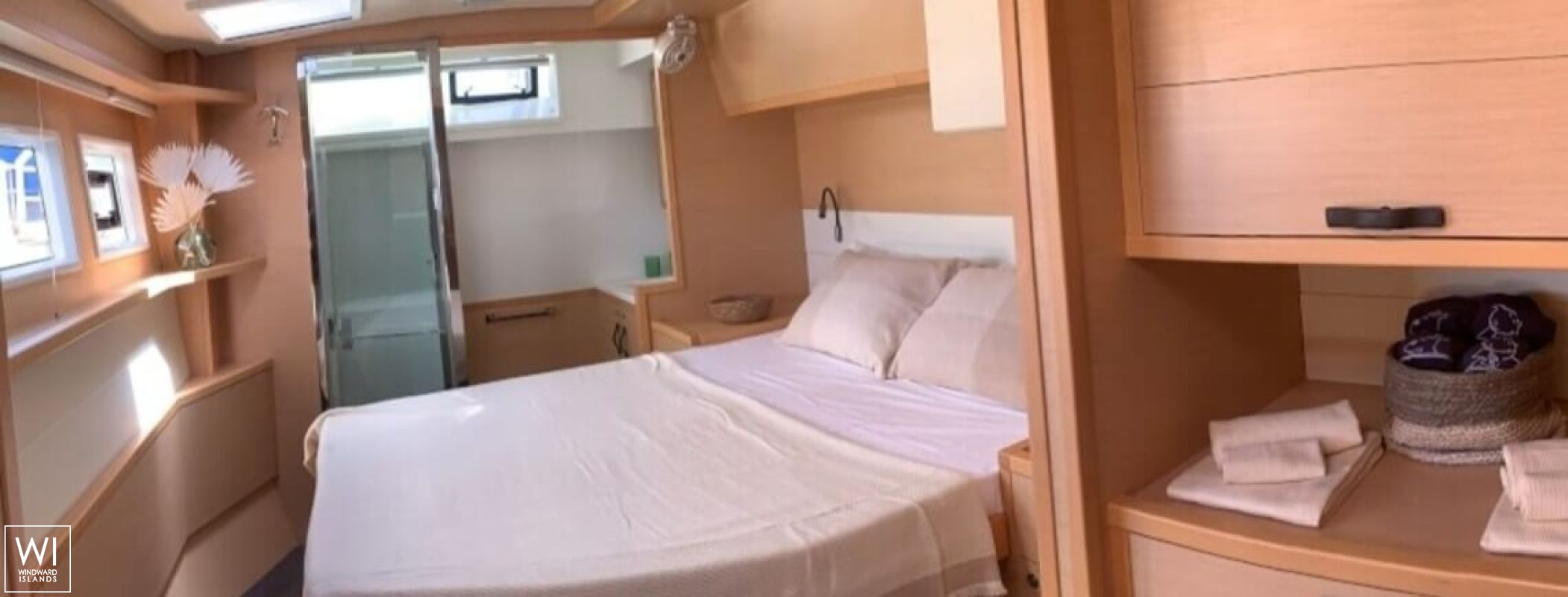 GOA 10  Lagoon Catamaran Lagoon 52 Interior 23