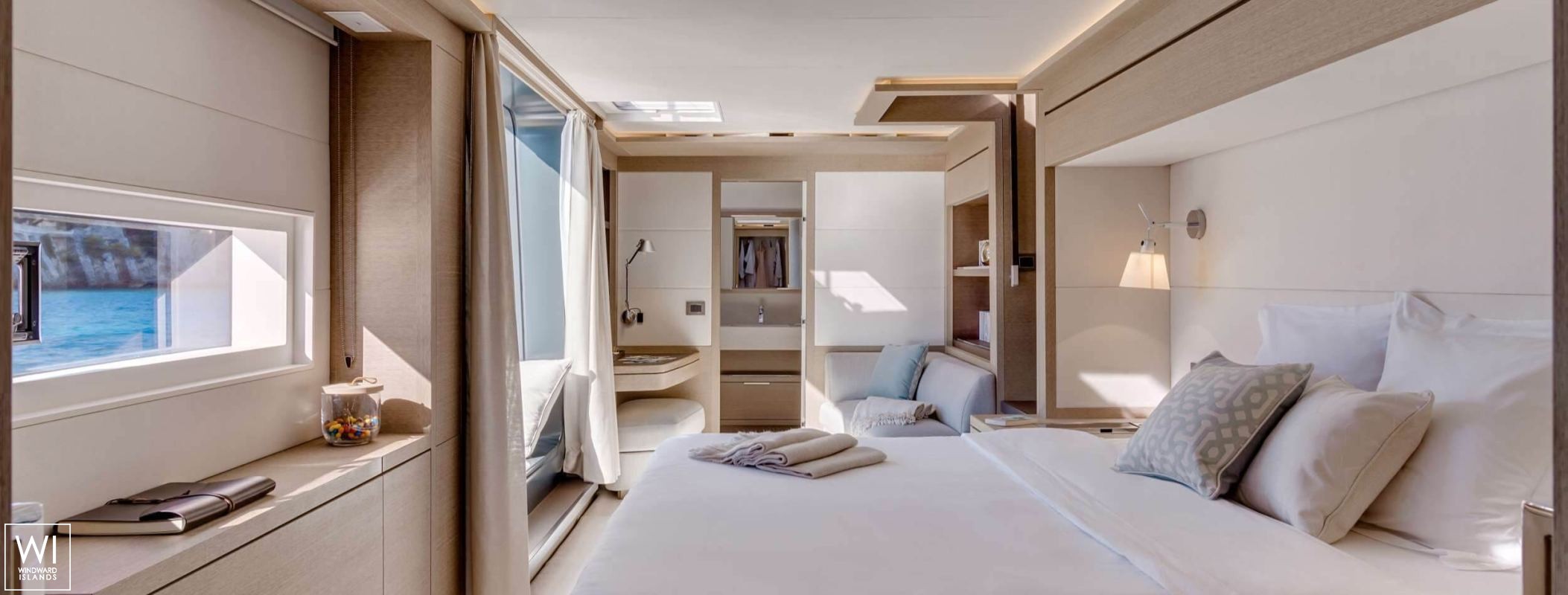 SIETE MARES  Lagoon Catamaran Power 78 Interior 1