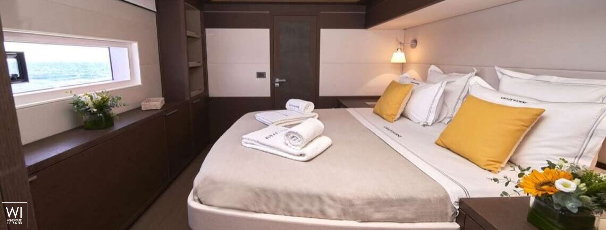 CRAZY HORSE  Lagoon Catamaran Power 78 Interior 1