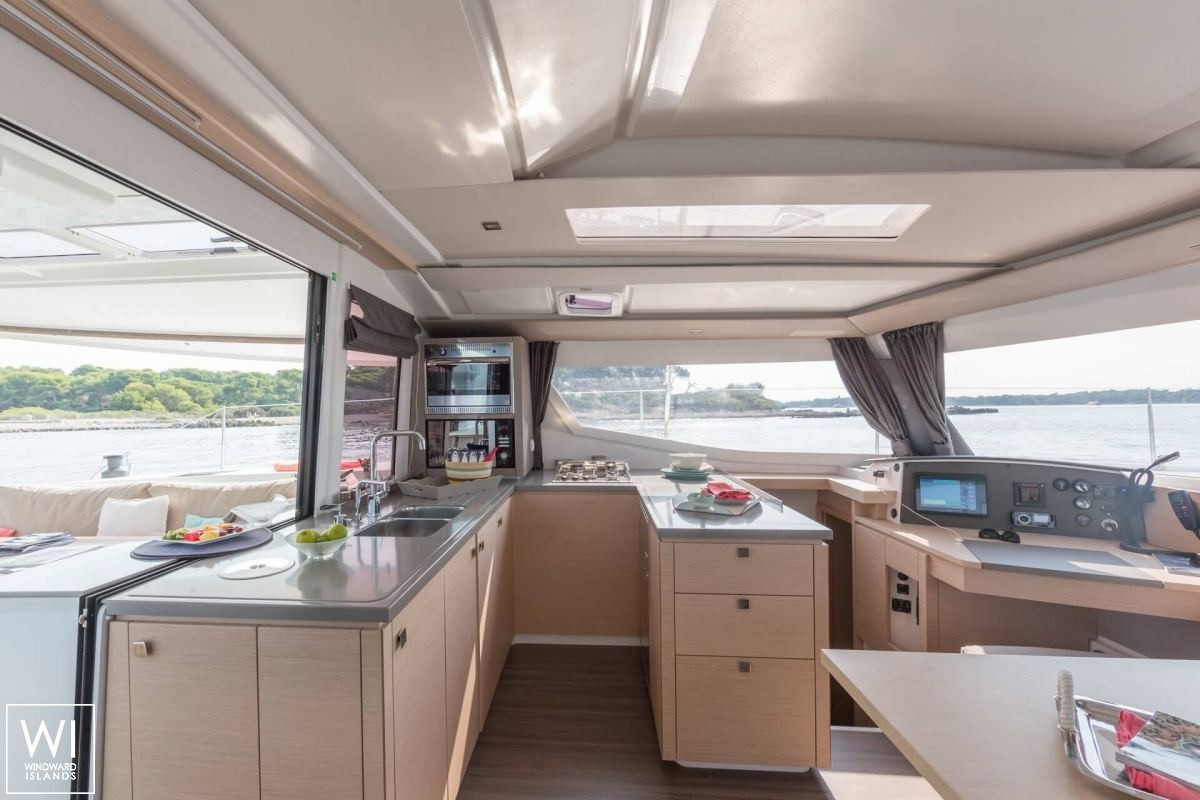 KAILANI   Fountaine Pajot Helia 44 Interior 10