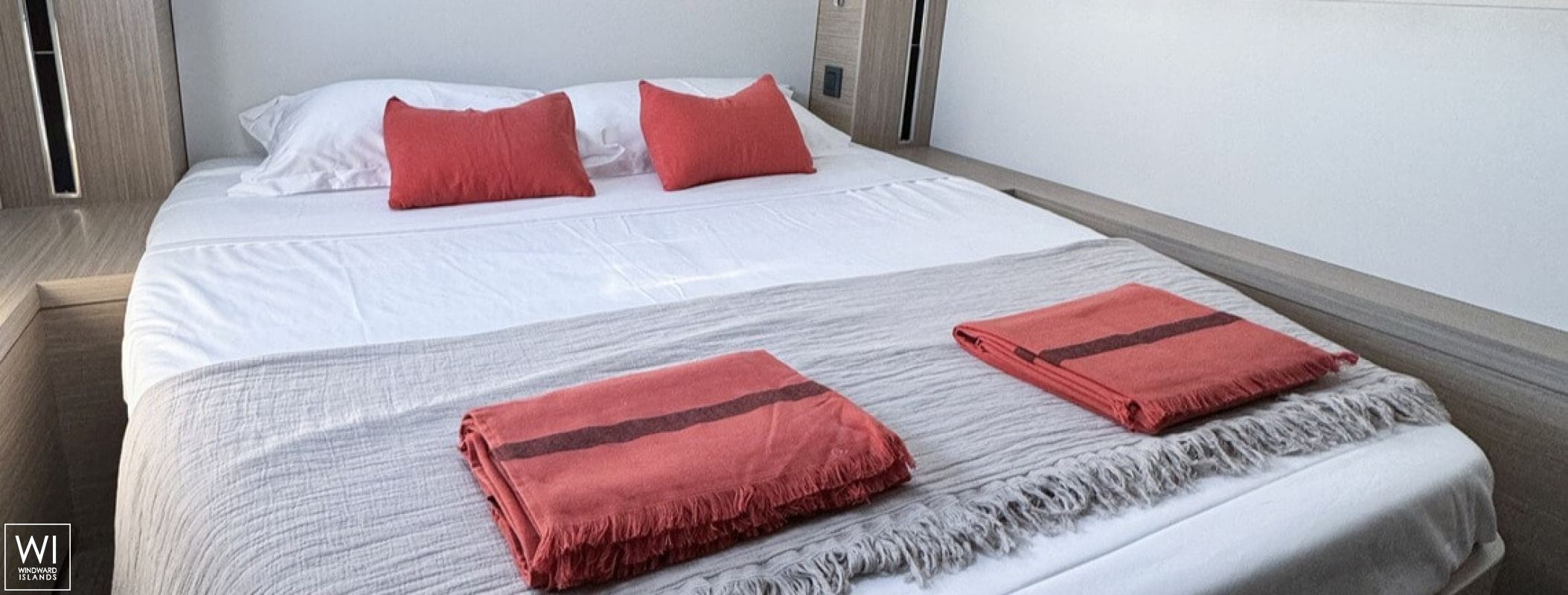 YOFF  Lagoon Catamaran Lagoon 46 Interior 0