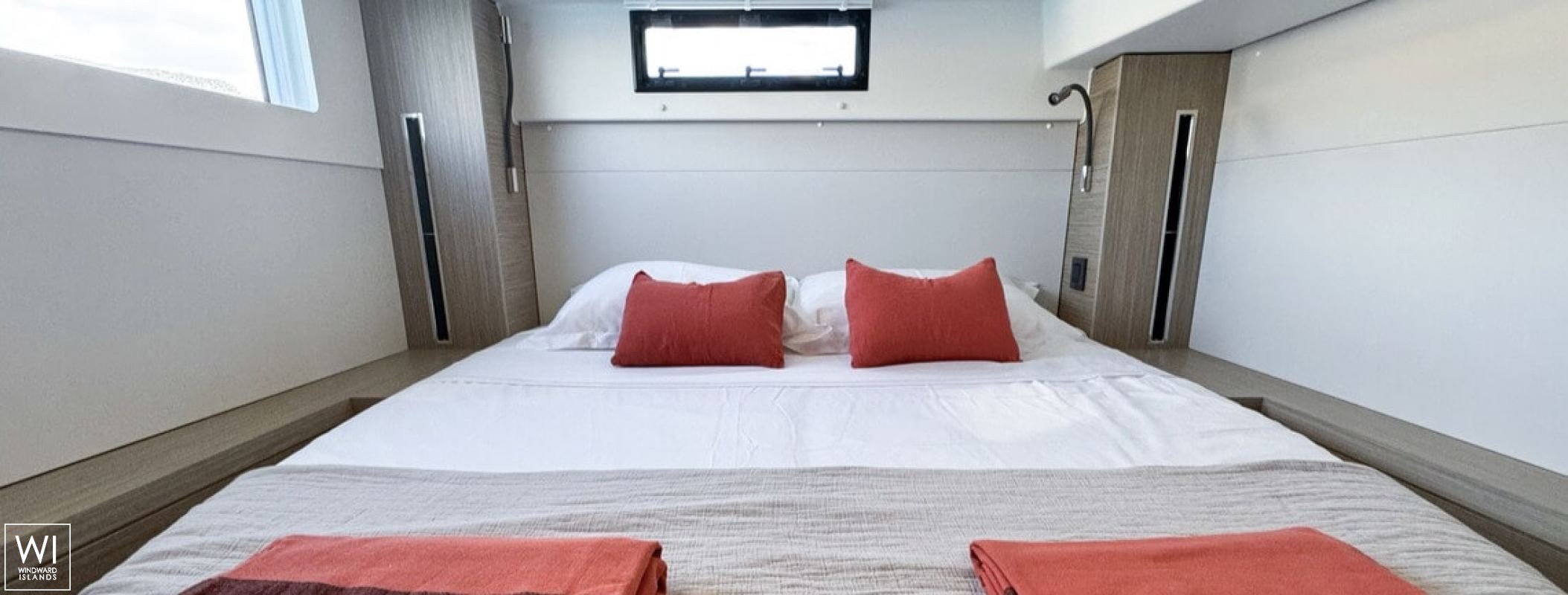 YOFF  Lagoon Catamaran Lagoon 46 Interior 2