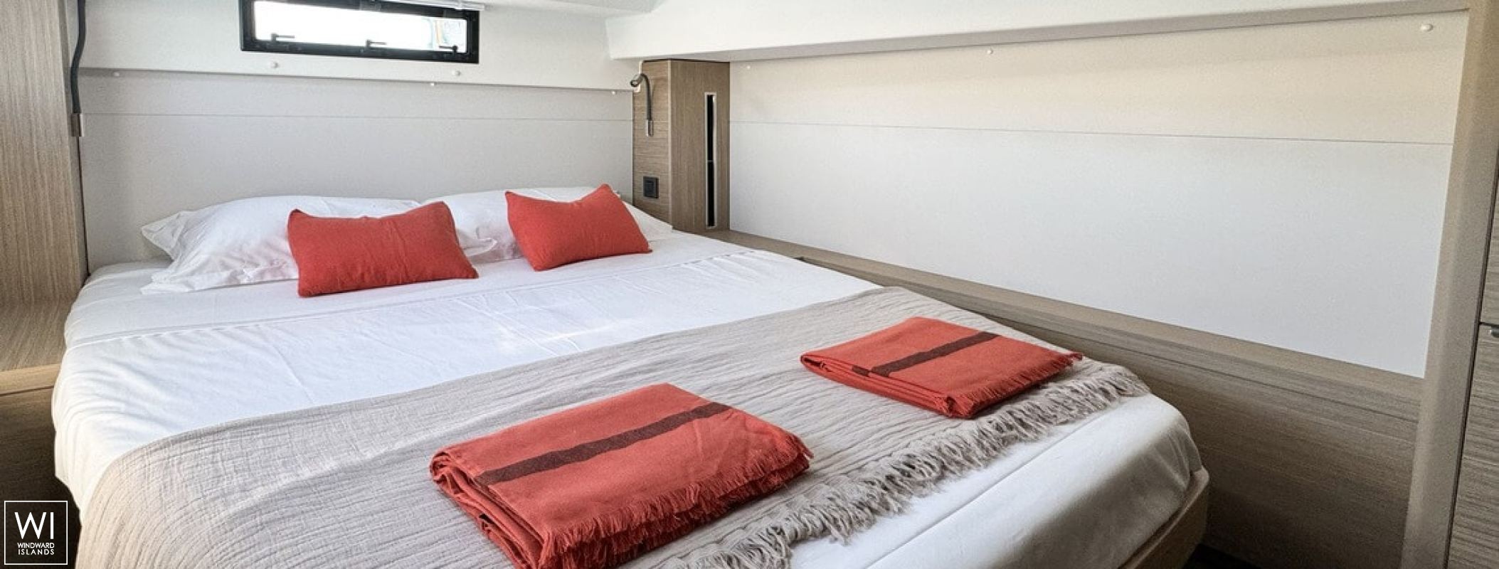 YOFF  Lagoon Catamaran Lagoon 46 Interior 3