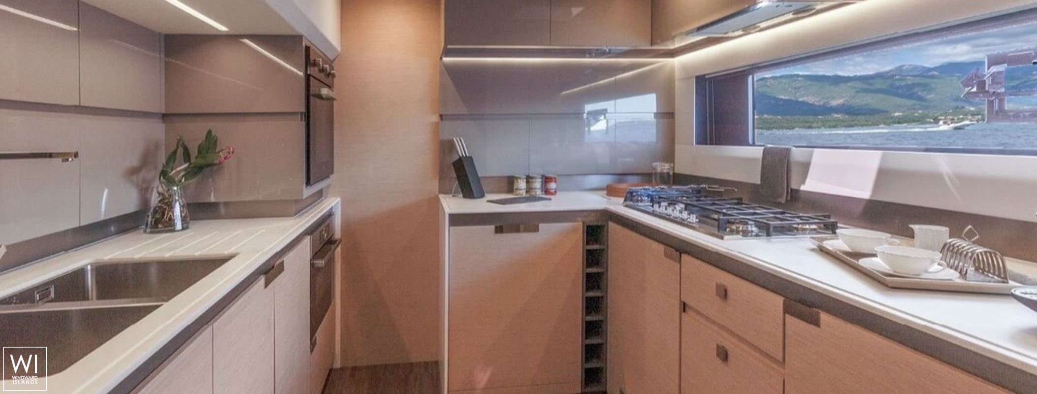 AQUA TIKI III   Fountaine Pajot Alegria 67 Interior 13