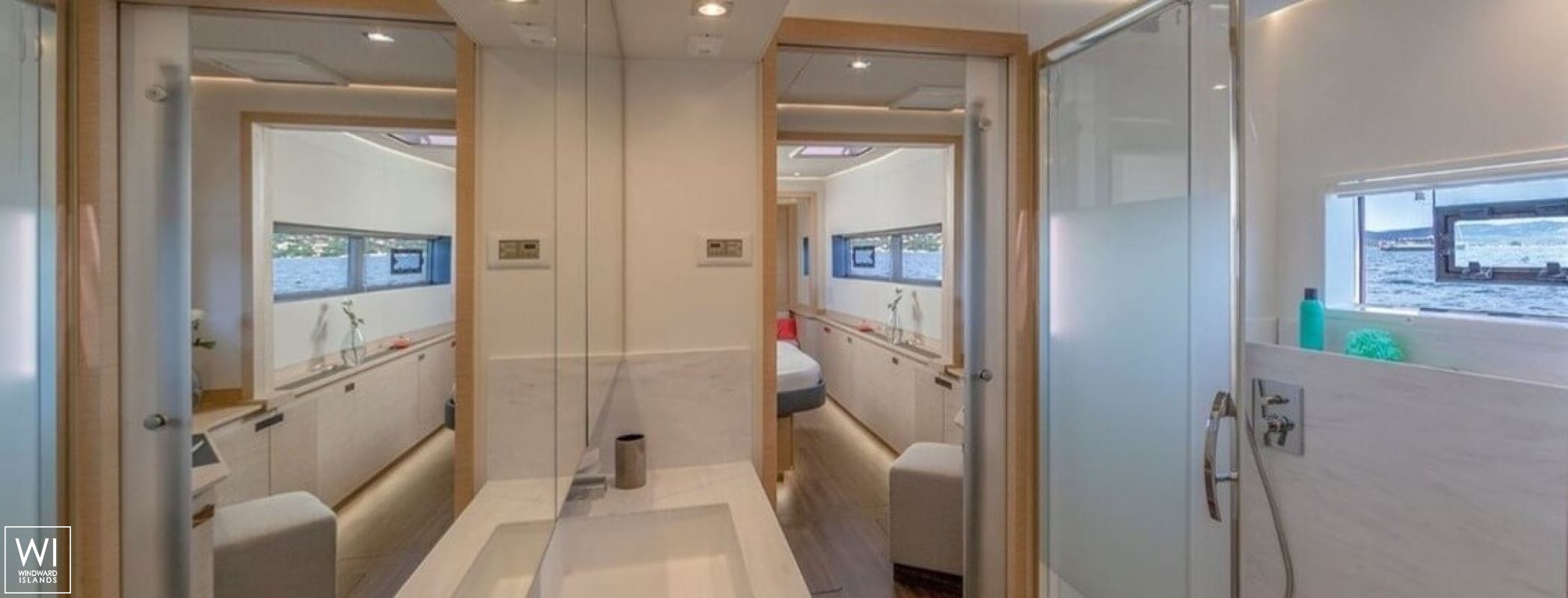 INSPIRANTE  Fountaine Pajot Alegria 67 Interior 18