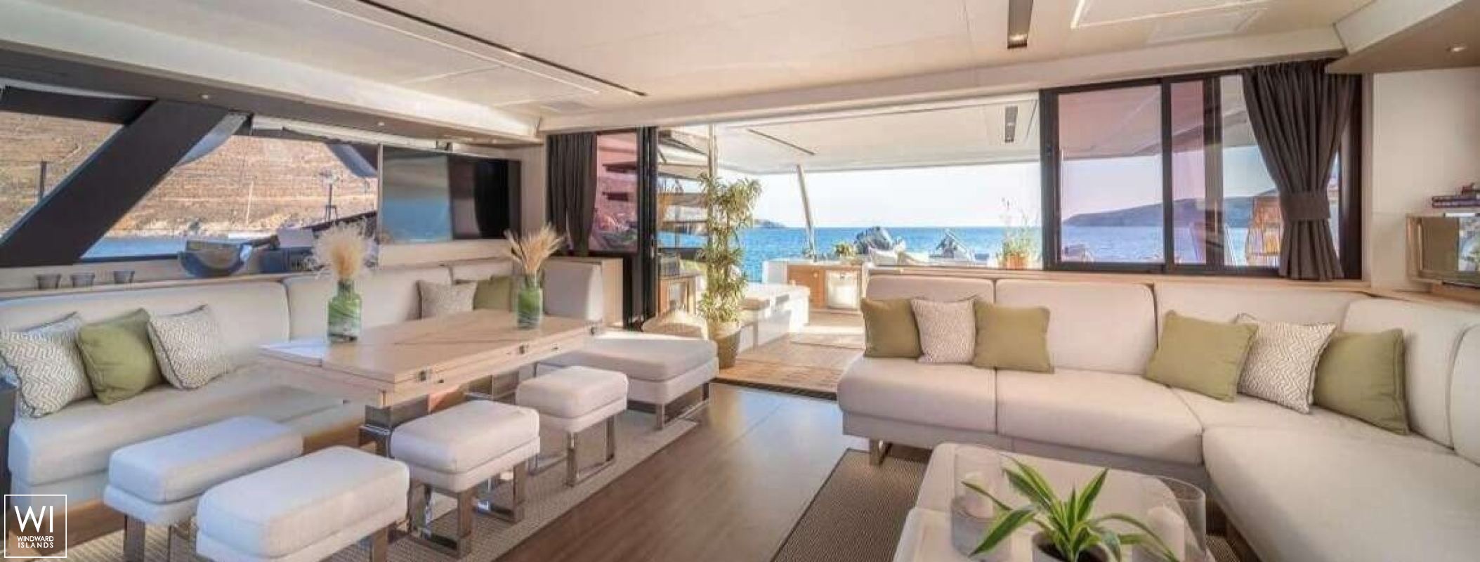 AETHER (ex NUMBER ONE) Fountaine Pajot Alegria 67 Interior 11